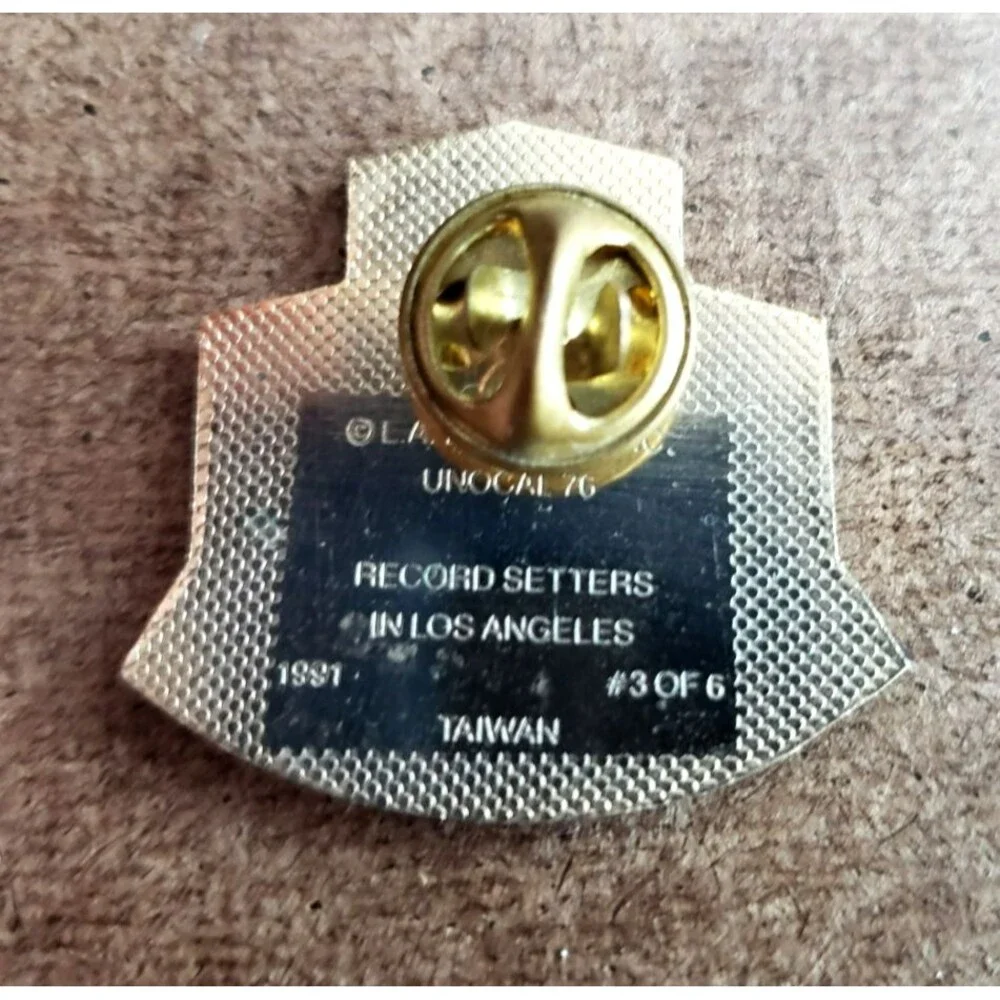 UNOCAL 76 GOLD PIN 3 RECORD SETTERS IN LOS ANGELES VALENZUELA DRYSDALE HERSHISER